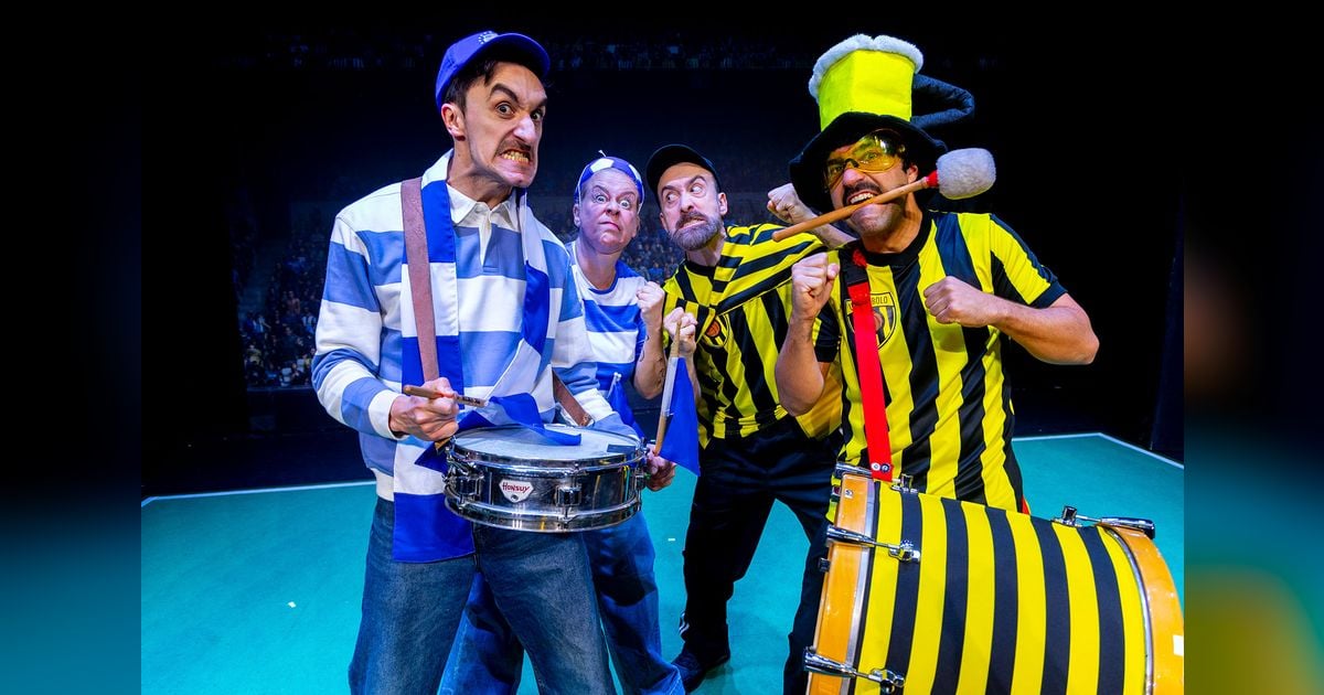 "Gool", el espectáculo de Yllana sobre la pasión por el fútbol